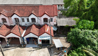 Urgent Sale: Corner House in Surat Thani, large plot, good location – Saowaluck 1 Village Soi 19, 2-story house, 8.5 meters wide, 90.5 sq. wah. Price only 2.XX million. 2 beds, 2 baths.