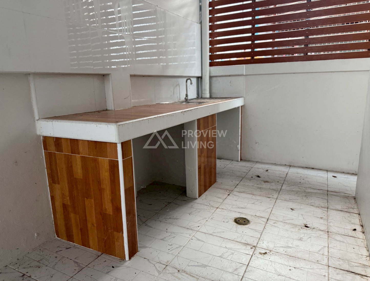 [ขายด่วน] บ้านเดี่ยวหลังใหญ่ 3 ห้องนอน 2 ห้องน้ำ ใกล้โรงพยาบาลสุราษฎร์ฯแถมเฟอร์ครบ พร้อมเข้าอยู่ ราคา 2.2X ล้าน!