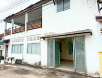 Urgent Sale: Two-story townhome in Ban Rim Suan project. 4 bedrooms, 3 bathrooms | 1.99 million baht. Near Central Surat Thani.