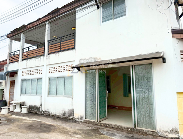 Urgent Sale: Two-story townhome in Ban Rim Suan project. 4 bedrooms, 3 bathrooms | 1.99 million baht. Near Central Surat Thani.