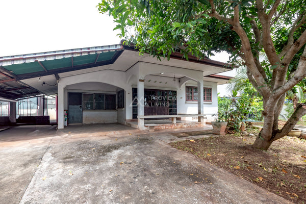 [Sold Out] 2nd-hand house Soi Luksuea 7, next to Don Nok Market. Large house, spacious 110 sq.w. Less than 3 million baht, great value!! 23 meters wide. Surat Thani. 3 bedrooms, 2 bathrooms.