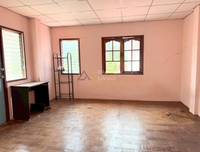 Urgent Sale: Corner House in Surat Thani, large plot, good location – Saowaluck 1 Village Soi 19, 2-story house, 8.5 meters wide, 90.5 sq. wah. Price only 2.XX million. 2 beds, 2 baths.