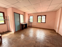 Urgent Sale: Corner House in Surat Thani, large plot, good location – Saowaluck 1 Village Soi 19, 2-story house, 8.5 meters wide, 90.5 sq. wah. Price only 2.XX million. 2 beds, 2 baths.