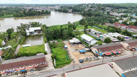 Urgent Sale! Golden Opportunity for Investors! Surat Thani land on Tapi River, 4 rai, 2 ngan, 56.5 sq. wah. Excellent location, good shape, suitable for building a house, villa, or resort. Price negotiable.