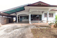 [Sold Out] 2nd-hand house Soi Luksuea 7, next to Don Nok Market. Large house, spacious 110 sq.w. Less than 3 million baht, great value!! 23 meters wide. Surat Thani. 3 bedrooms, 2 bathrooms.
