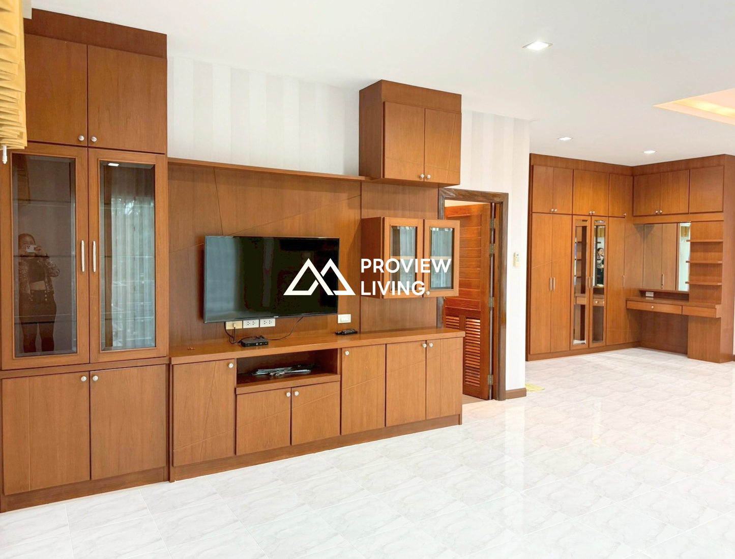 [ขายด่วน] อาคารพาณิชย์ 2 คูหา ขนาด 50 ตร.วา 4 ห้องนอน 5 ห้องน้ำ แถมแอร์ 6 ตัว ใกล้ที่ว่าการอำเภอคีรีรัฐนิคม ราคา 6.XX ลบ.