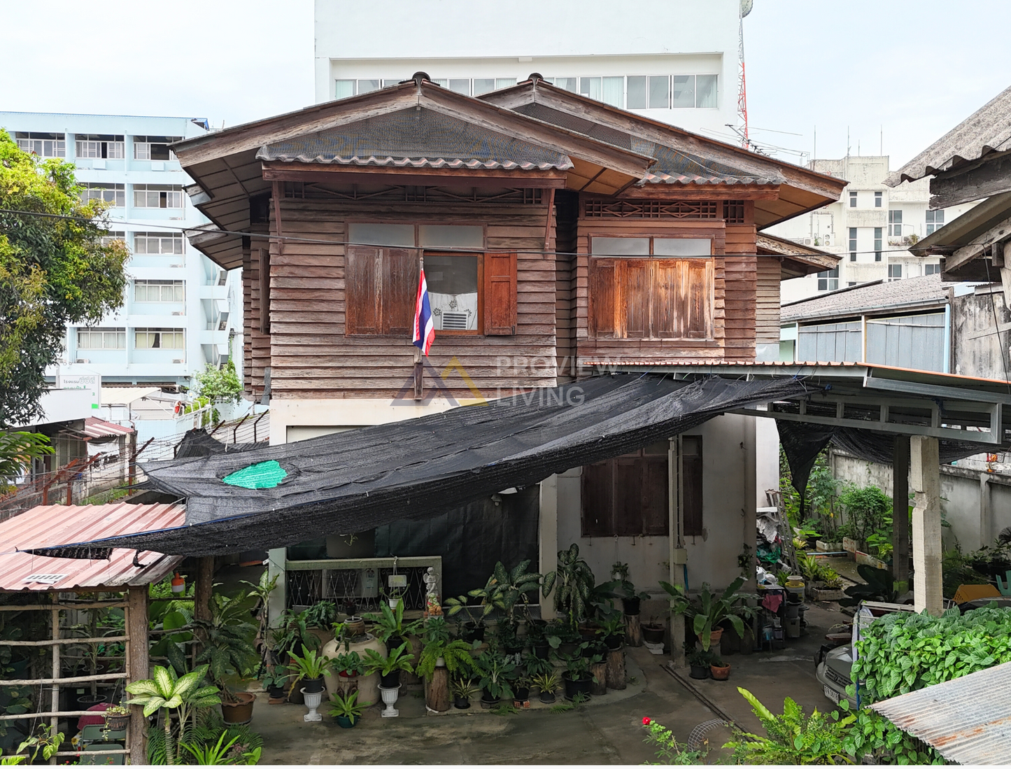 [ขายด่วน] ที่ดินพร้อมสิ่งปลูกสร้าง 230 ตร.ว. กลางเมืองสุราษฎร์ธานี หลังไปรษณีย์ ใกล้ รร.สตรีสุราษฎร์ ติดถนน 2 ด้าน (ถนนเปรมจิตรประชา และถนนวัดธรรมบูชา)