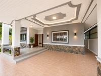 Urgent sale: Single-story detached house in Surat Thani, corner unit, Phokhunthale Road, Golden Home Village. Size 69.6 sq. wah, 3 bedrooms, 2 bathrooms, 2 parking spaces.