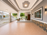 Urgent sale: Single-story detached house in Surat Thani, corner unit, Phokhunthale Road, Golden Home Village. Size 69.6 sq. wah, 3 bedrooms, 2 bathrooms, 2 parking spaces.