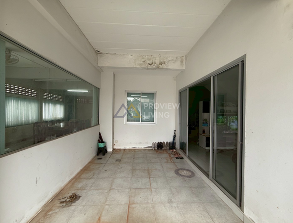 Urgent Sale: Two-story townhome in Ban Rim Suan project. 4 bedrooms, 3 bathrooms | 1.99 million baht. Near Central Surat Thani.