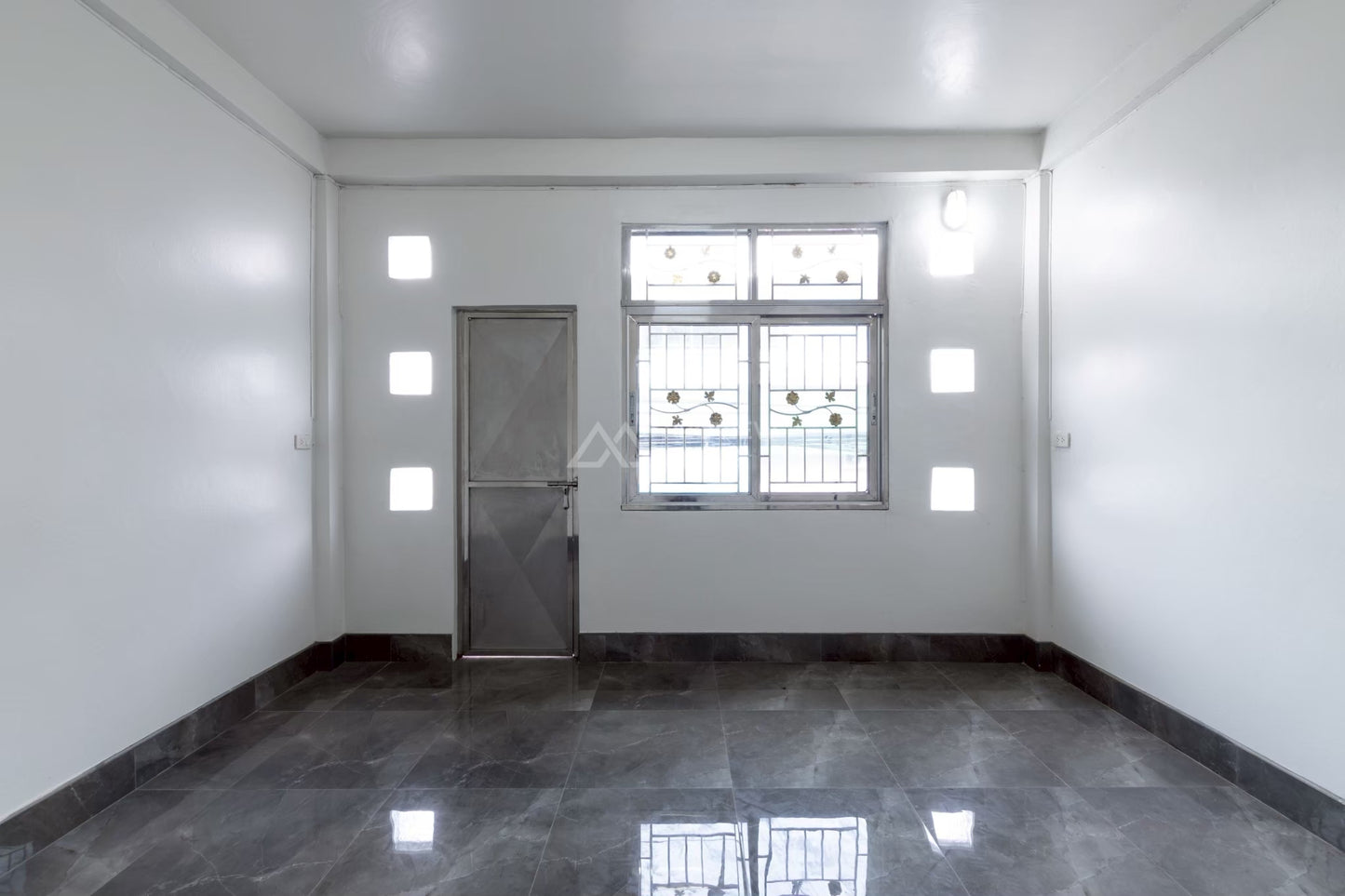 [ขาย] ตึกแถว 2 ชั้น 2 คูหา คูหาละ 2 ห้องนอน 2 ห้องน้ำ รวมขนาด 30.2 ตร.วา @ดอกนก 13 ใกล้โรงเรียนจังหวัด ศูนย์ราชการ และวิทยาลัยเทคนิค