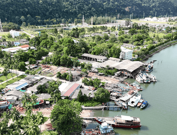 ขายด่วน ที่ดินขนาดใหญ่ สุราษฎร์ธานี 2 ไร่ 40 ตร.วา พร้อมอู่เรือเก่า ใกล้โรงไฟฟ้าขนอม ติดถนน – ติดคลอง – พร้อมใช้ ขนอม สิชล นครศรีธรรมราช