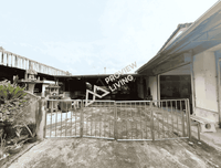 Urgent Sale: House with land near Khao Nipon Police Station, Wiang Sa District, Surat Thani Province. Total area 162.4 sq. wah. 2 bedrooms, 1 bathroom, 1 kitchen, 1 living room, and a backyard area suitable for a vegetable garden or other construction.