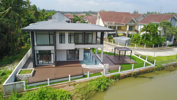 ขายบ้านเดี่ยว Modern Luxury ริมน้ำ หลังใหญ่ พร้อมสระว่ายน้ำ ฟังก์ชันครบครัน ใกล้เซ็นทรัลสุราษฎร์ธานี