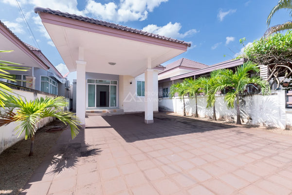 [Sold Out] Large detached house in Soi Srivichai 16, near Lotus's and Central Surat Thani. Fully furnished, ready to move in. Price 2.2X million! 3 bedrooms, 2 bathrooms.
