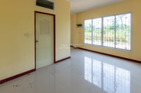 Urgent sale! Townhome in Surat Thani, 2 beds, 3 baths, behind Ban Nai Market, Pak Phraek Subdistrict, Don Sak. Size 25 sq.wa. Starting from 8.X hundred thousand baht.