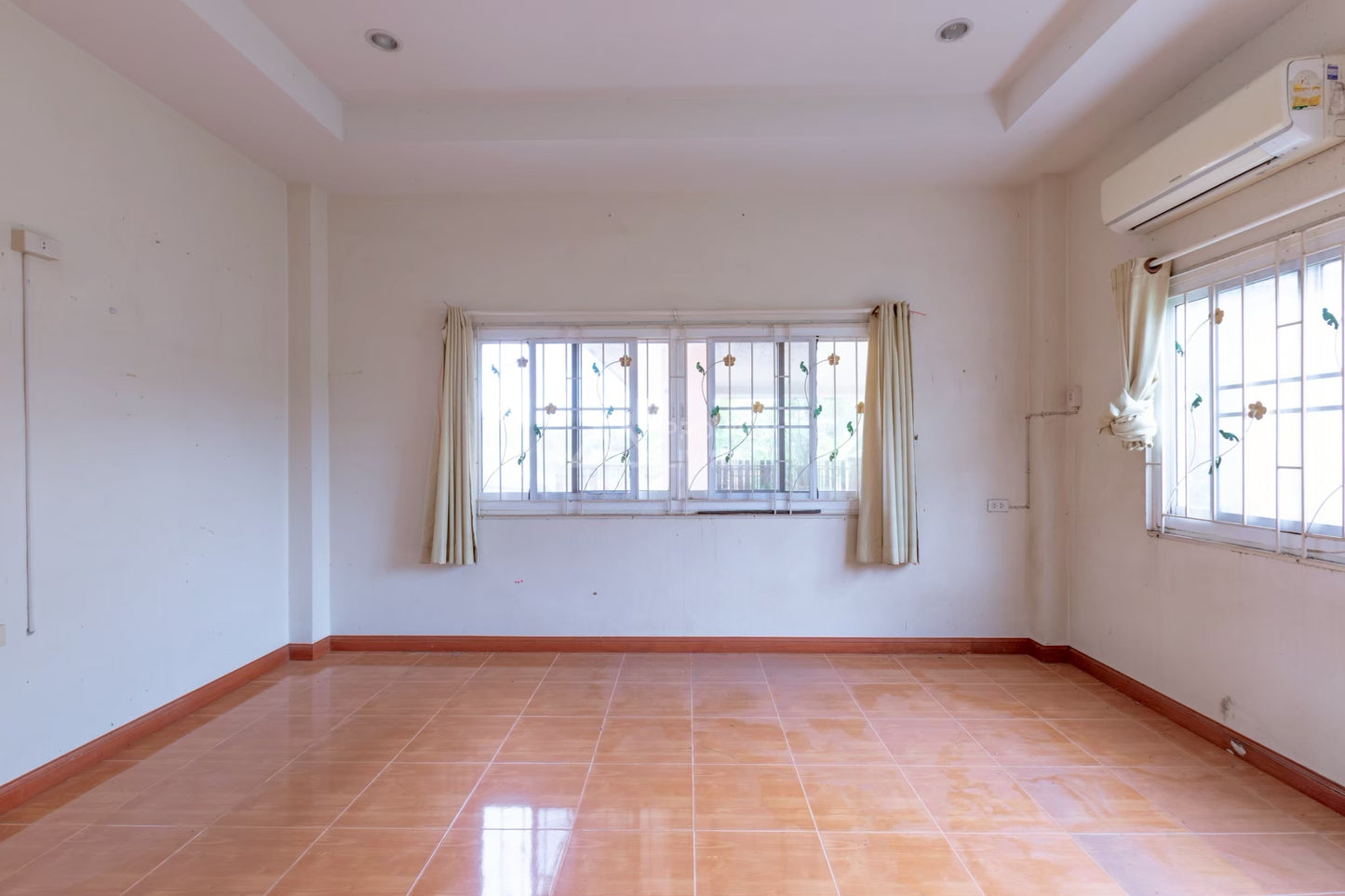 [ขายด่วน] คุ้มที่สุด! บ้านเดี่ยว 2 ชั้น 4 นอน 3 น้ำ บางชุมโถ ใกล้ทั้งเซ็นทรัล และโลตัสสุราษฎร์ธานี พื้นที่กว้างขนาด 116 ตร.ว. หน้ากว้าง 16 ลึก 28