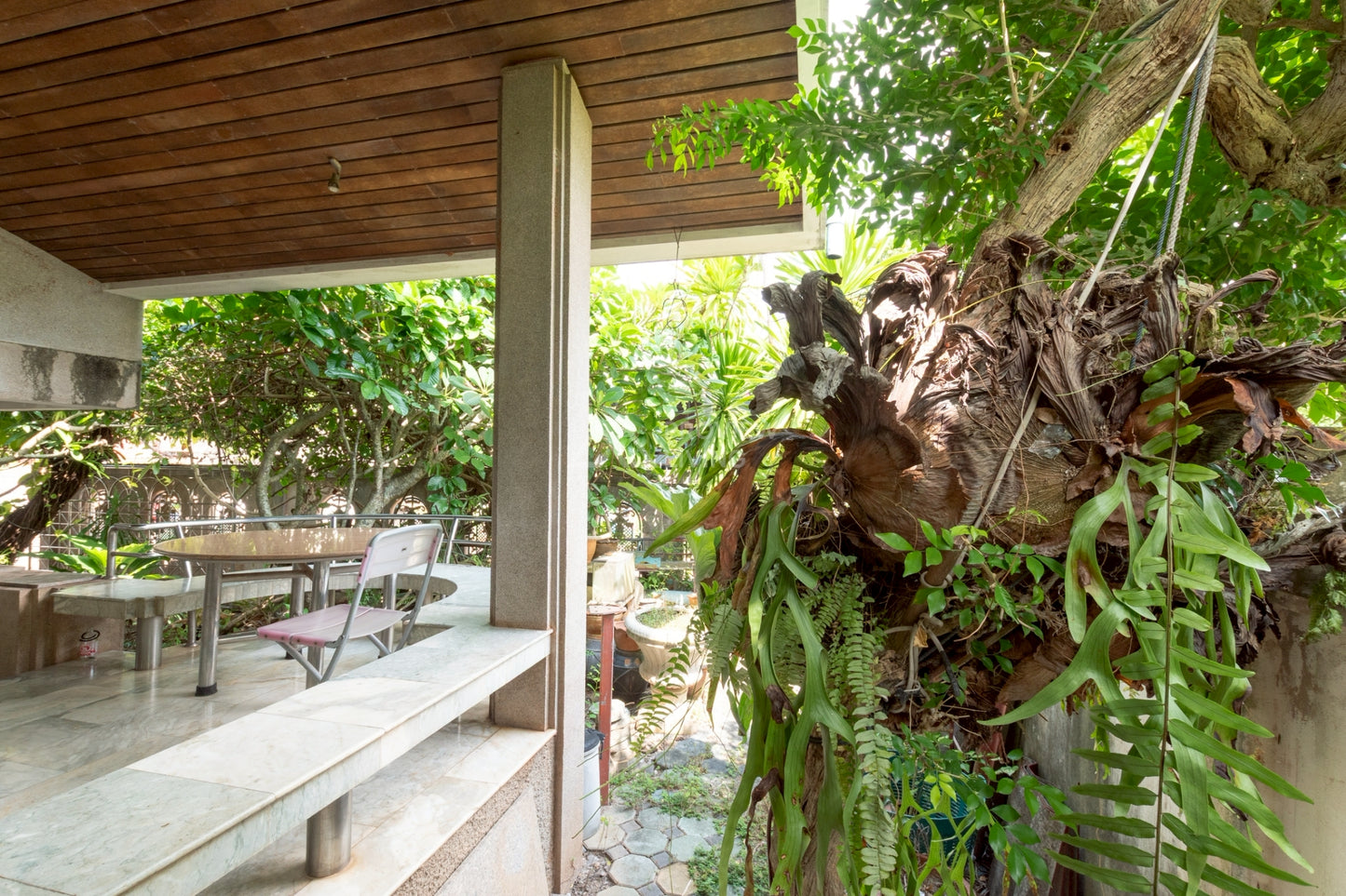 [ขายด่วน] บ้าน Rare Location...ที่ผสานความสะดวกสบายกับดีไซน์ไว้อย่างลงตัว ขนาด 114.9 ตารางวา หน้ากว้าง  19 เมตร 3 ชั้น 4 ห้องนอน 5 ห้องน้ำ  ซอยอำเภอ 5 ใกล้โรงเรียนเทพมิตรศึกษา และห้างสหไทย