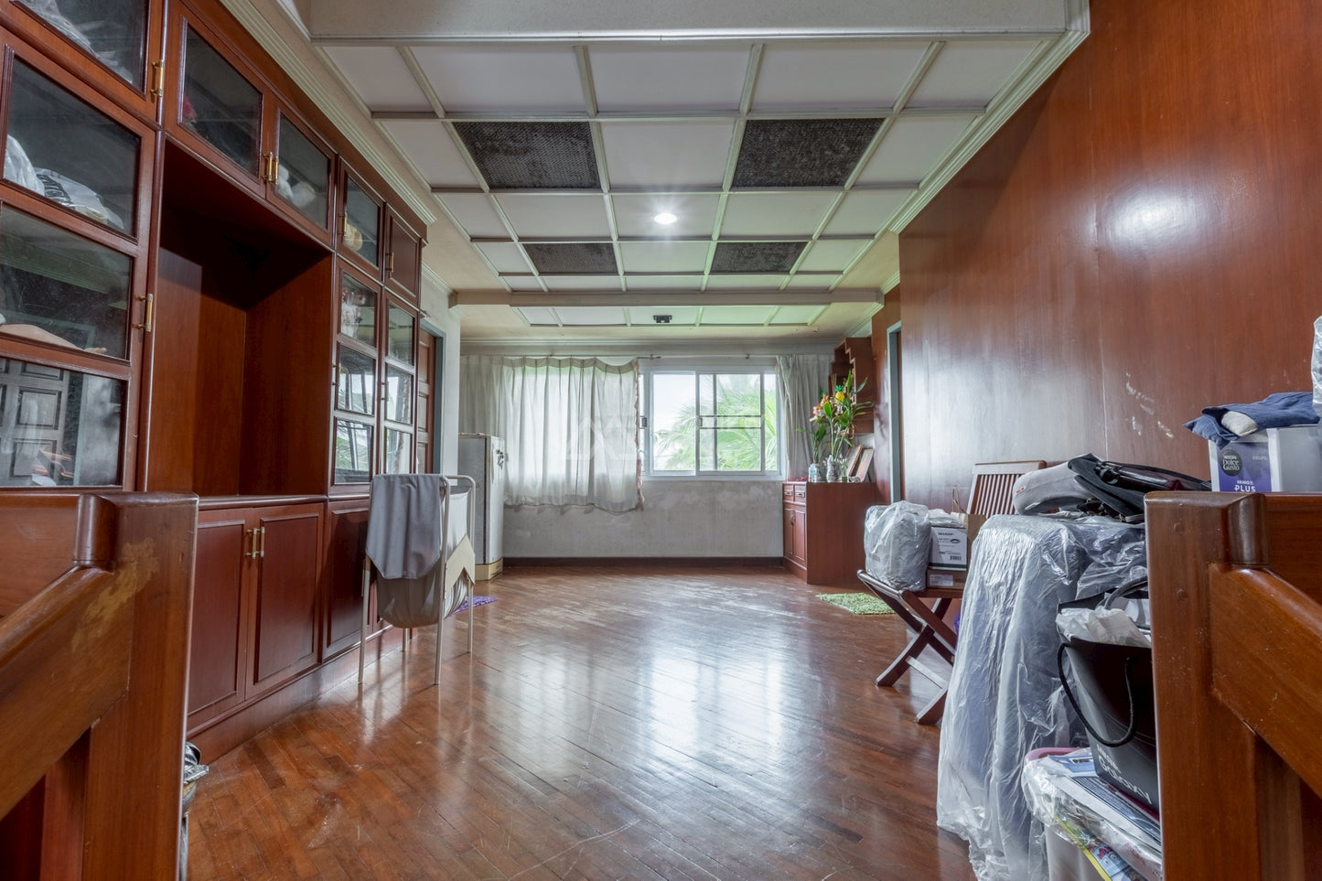 [ขายด่วน] บ้าน Rare Location...ที่ผสานความสะดวกสบายกับดีไซน์ไว้อย่างลงตัว ขนาด 114.9 ตารางวา หน้ากว้าง  19 เมตร 3 ชั้น 4 ห้องนอน 5 ห้องน้ำ  ซอยอำเภอ 5 ใกล้โรงเรียนเทพมิตรศึกษา และห้างสหไทย