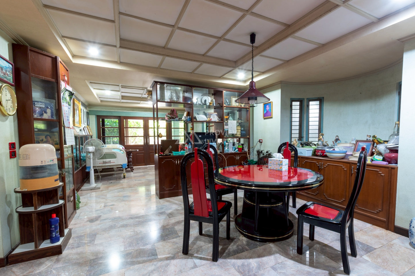 [ขายด่วน] บ้าน Rare Location...ที่ผสานความสะดวกสบายกับดีไซน์ไว้อย่างลงตัว ขนาด 114.9 ตารางวา หน้ากว้าง  19 เมตร 3 ชั้น 4 ห้องนอน 5 ห้องน้ำ  ซอยอำเภอ 5 ใกล้โรงเรียนเทพมิตรศึกษา และห้างสหไทย