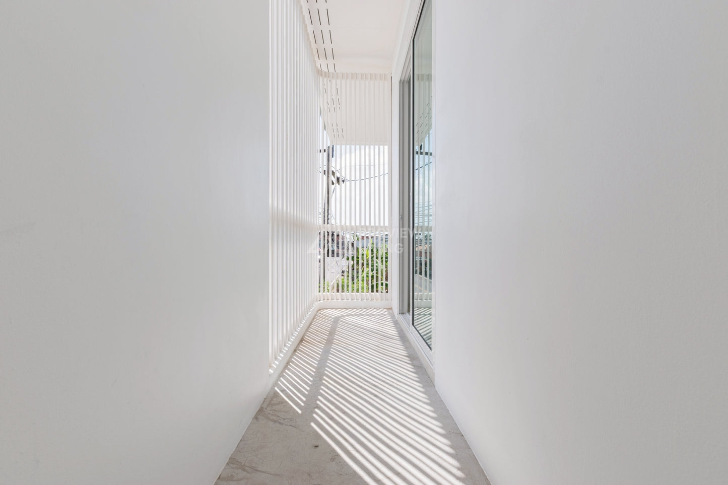 [พร้อมอยู่] บ้านใหม่ สไตล์ Ultra Modern ดีไซน์โดดเด่น ขนาด 62.5 ตร.ว. @ปากน้ำสุราษฎร์ธานี ฟังก์ชัน 4 ห้องนอน 4 ห้องน้ำ 3 ที่จอดรถ เข้าออกได้หลายทาง พร้อมอยู่ทันที!