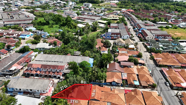 Urgent Sale: Corner House in Surat Thani, large plot, good location – Saowaluck 1 Village Soi 19, 2-story house, 8.5 meters wide, 90.5 sq. wah. Price only 2.XX million. 2 beds, 2 baths.