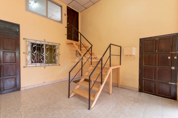 URGENT SALE Warehouse, Surat Thani, 2 stories, 50 sq.wah, Soi Wat Pho 24, 17 m. frontage, Mini Big C at the entrance of the soi, 4 beds, 2 baths