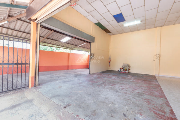 URGENT SALE Warehouse, Surat Thani, 2 stories, 50 sq.wah, Soi Wat Pho 24, 17 m. frontage, Mini Big C at the entrance of the soi, 4 beds, 2 baths