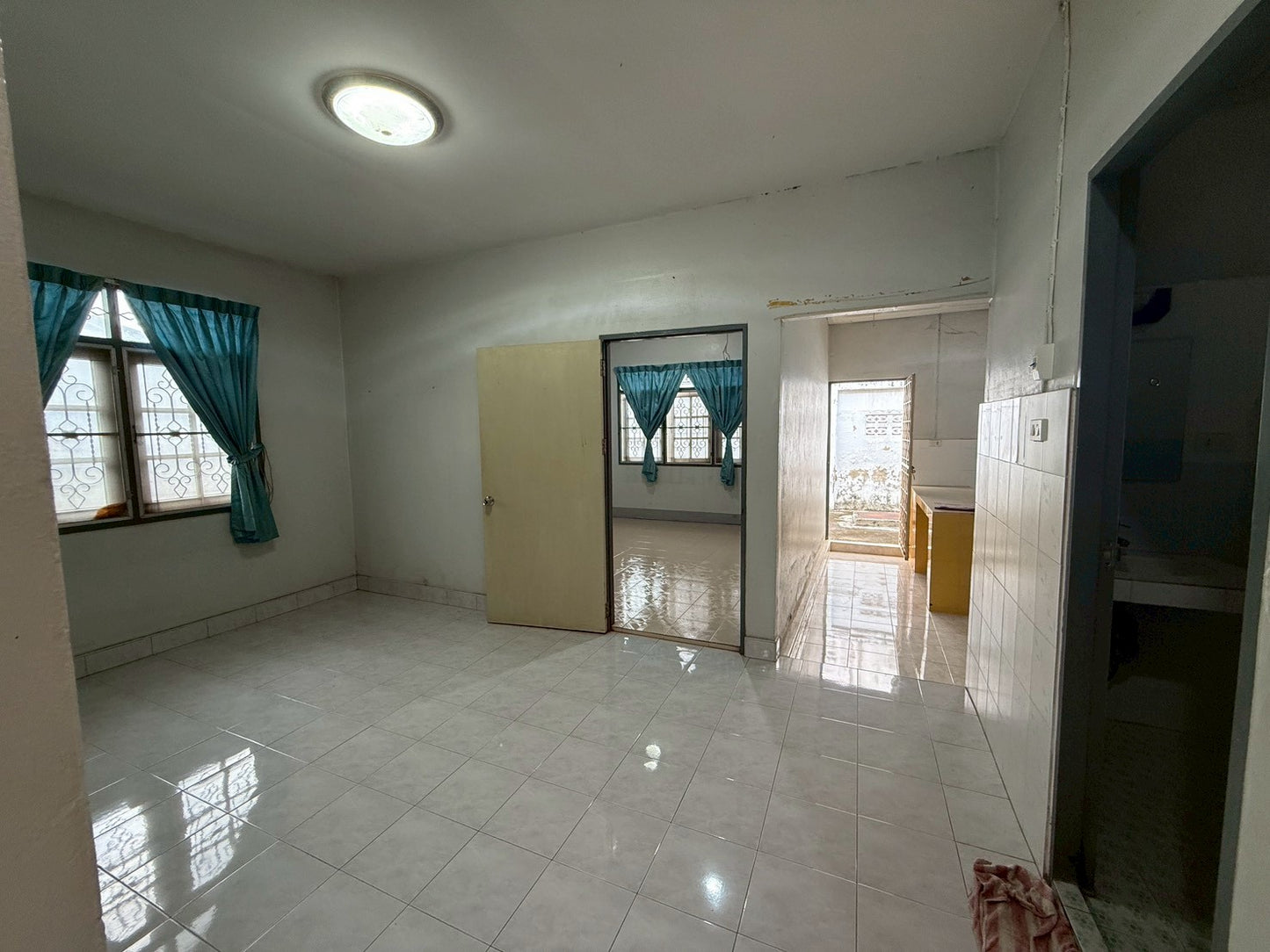 [ขายด่วน] บ้านเดี่ยวห้องมุม ซอย ชนเกษม 27 และ ศรีเกษม 24 | 49.7 ตร.วา | 2 ห้องนอน 1 ห้องน้ำ 2 จอดรถ