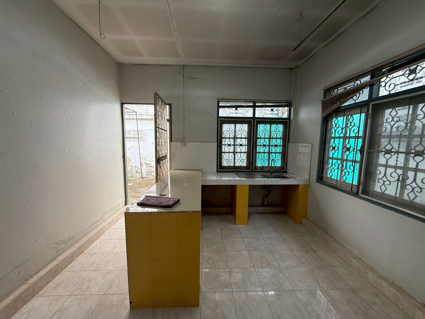 [ขายด่วน] บ้านเดี่ยวห้องมุม ซอย ชนเกษม 27 และ ศรีเกษม 24 | 49.7 ตร.วา | 2 ห้องนอน 1 ห้องน้ำ 2 จอดรถ