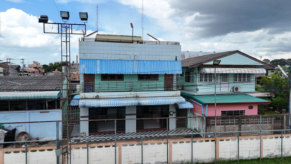Urgent Sale! 4.X million, negotiable! 2 adjoining commercial buildings near Surat Thani City Municipality, only 200 meters away. Total size 48.6 sq. wah, 11 meters wide, 16 meters deep, 2 beds, 2 baths.