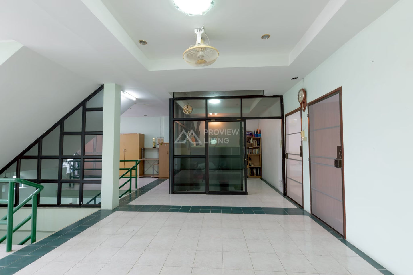 [ขายด่วน] 4.X ล้านมีทอน! อาคารพาณิชย์ 2 คูหา ใกล้เทศบาลนครสุราษฎร์ธานี แค่ 200 เมตร ขนาดรวม 48.6 ตารางวา หน้ากว้าง 11 เมตร ลึก 16 เมตร