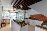 Urgent sale: Corner commercial building, 2 units, 5 bedrooms, 4 bathrooms, 3 kitchens, built-in + fully furnished. Prime location in Sri Kasem, heart of Surat Thani.