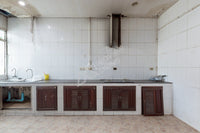 Urgent sale: Corner commercial building, 2 units, 5 bedrooms, 4 bathrooms, 3 kitchens, built-in + fully furnished. Prime location in Sri Kasem, heart of Surat Thani.