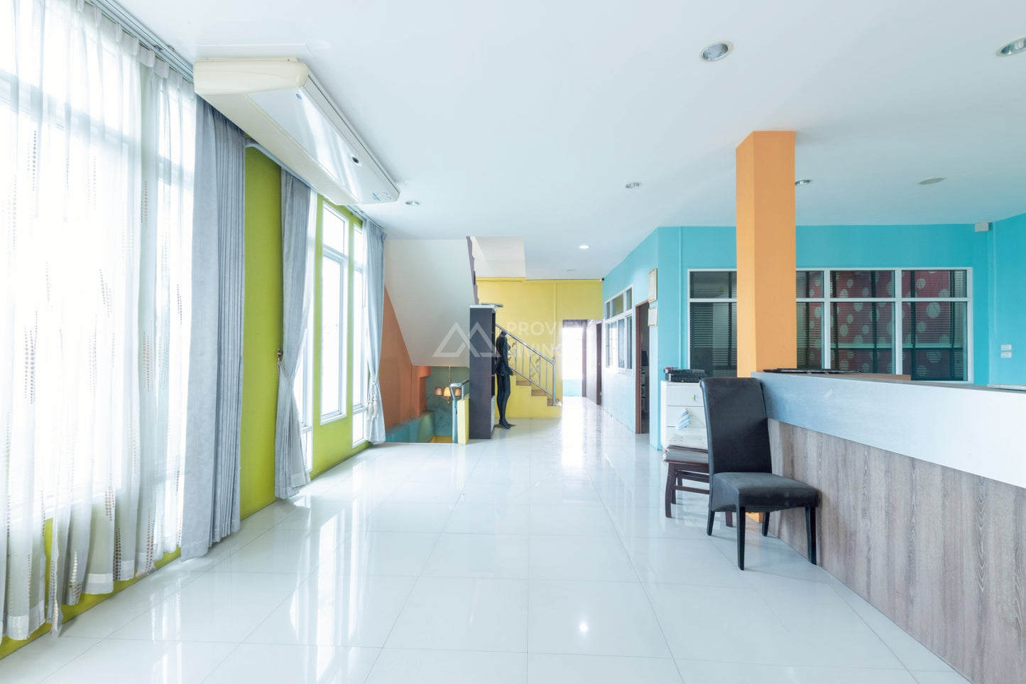 [ขายด่วน] อาคารพาณิชย์ ห้องมุม 2 คูหา 5 ห้องนอน 4 ห้องน้ำ 3 ห้องครัว บิ้วอิน+เฟอร์ครบ ทำเลทองศรีเกษม ใจกลางสุราษฎร์ฯ