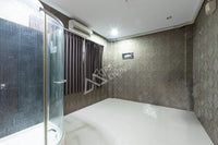 Urgent sale: Corner commercial building, 2 units, 5 bedrooms, 4 bathrooms, 3 kitchens, built-in + fully furnished. Prime location in Sri Kasem, heart of Surat Thani.