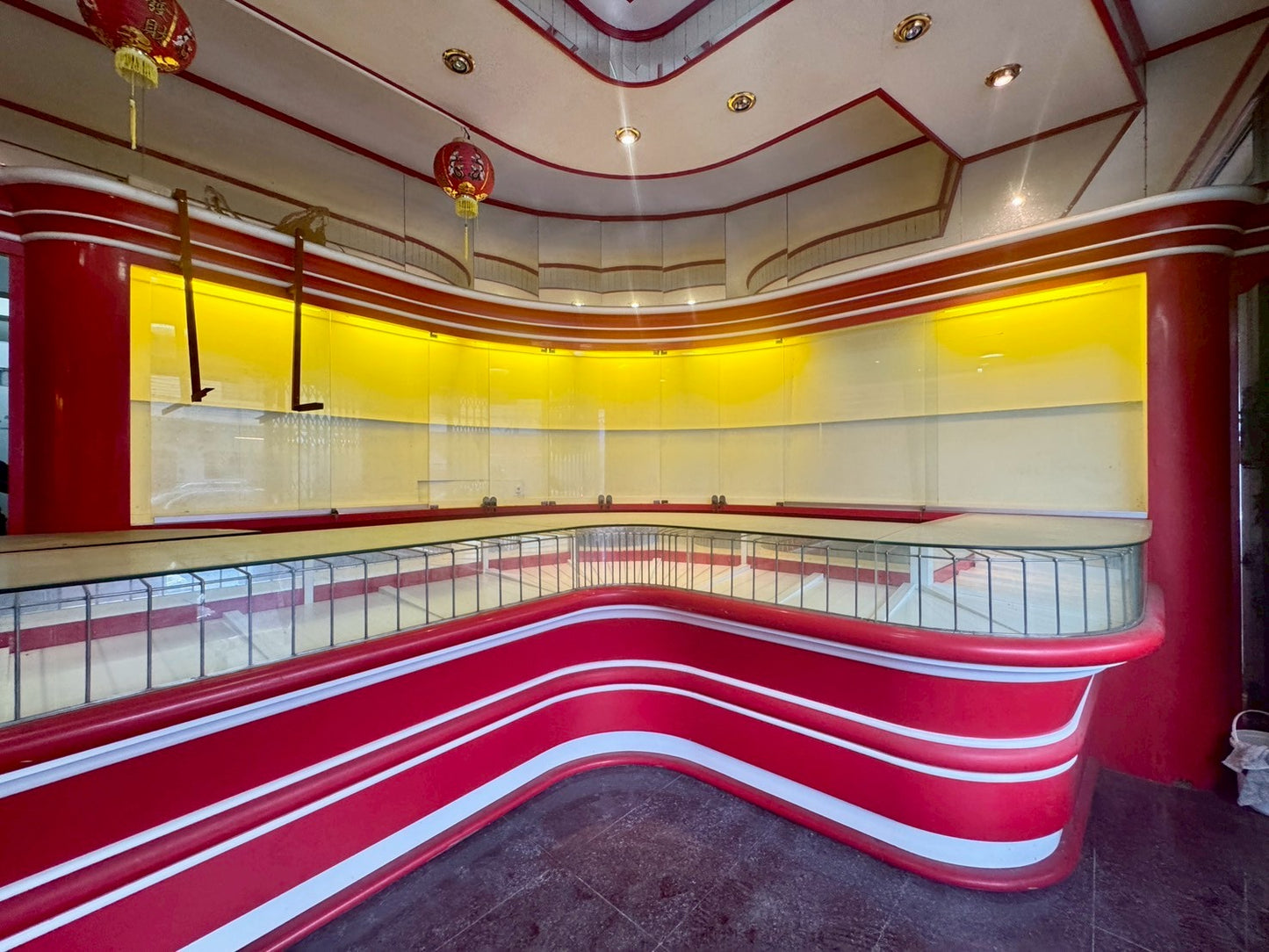 [ขายด่วน] รีบเลย! อาคารพาณิชย์หัวมุมถนนราษฎร์อุทิศ 4 ชั้น พร้อมตู้ทอง+ห้องเซฟ พื้นที่ 192 ตร.ม.