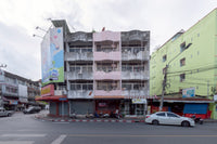 URGENT SALE Commercial building, Surat Thani, corner unit, Rat Uthit Road, 4 stories, 2 bedrooms, 3 bathrooms, with gold display case + safe room, area 192 sq.m.