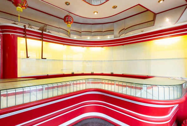 URGENT SALE Commercial building, Surat Thani, corner unit, Rat Uthit Road, 4 stories, 2 bedrooms, 3 bathrooms, with gold display case + safe room, area 192 sq.m.