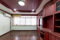 URGENT SALE Commercial building, Surat Thani, corner unit, Rat Uthit Road, 4 stories, 2 bedrooms, 3 bathrooms, with gold display case + safe room, area 192 sq.m.