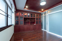 URGENT SALE Commercial building, Surat Thani, corner unit, Rat Uthit Road, 4 stories, 2 bedrooms, 3 bathrooms, with gold display case + safe room, area 192 sq.m.