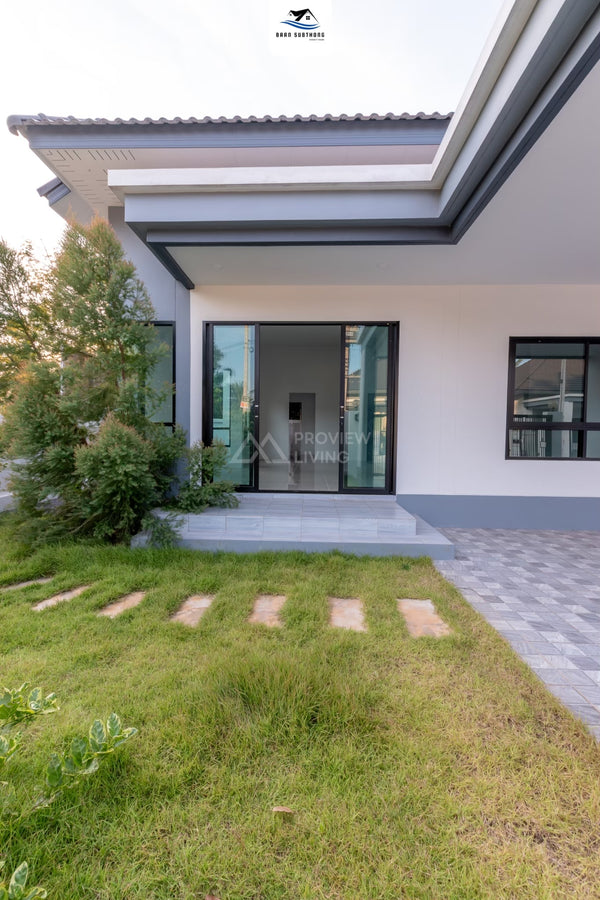 [Ready to move in] Classic style single-story house with 3 bedrooms, 2 bathrooms, behind Big C, Baan Subthong, Thongnattha (Phase 3), Surat Thani