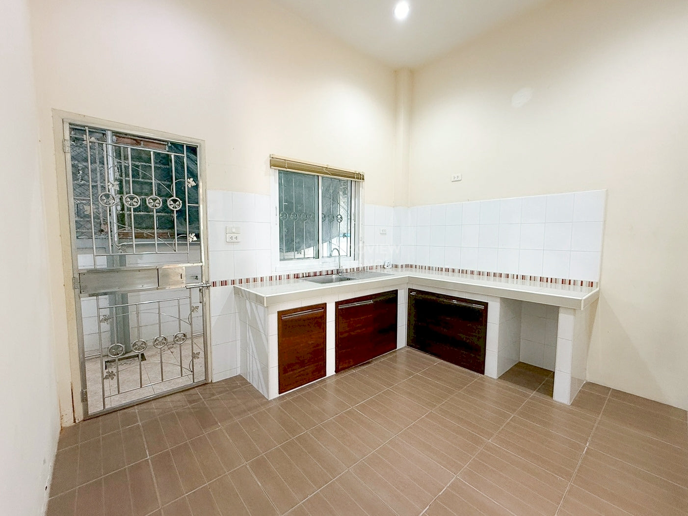 [ขายด่วน] บ้านเดี่ยว 3 ห้องนอน 2 ห้องน้ำ 53.3 ตร.ว. หมู่บ้านศรีอุไร ถนนอำเภอ ใกล้ค่ายวิภาวดี พร้อมอยู่ ทำเลดี ความปลอดภัยสูง เดินทางสะดวก