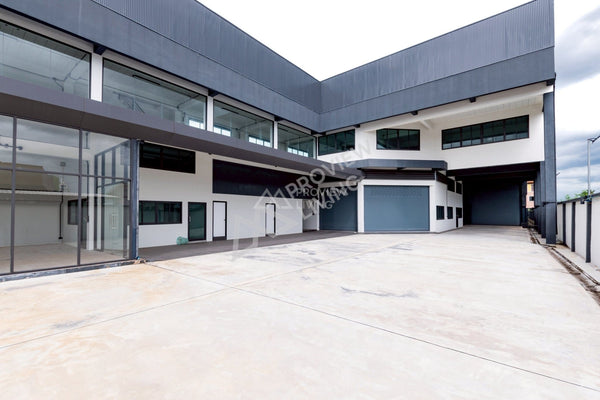 Urgent Sale: Showroom + Office + Warehouse with cargo lift, over 3,500 sq.m. usable area, Srivichai Road, near Surat Hospital.