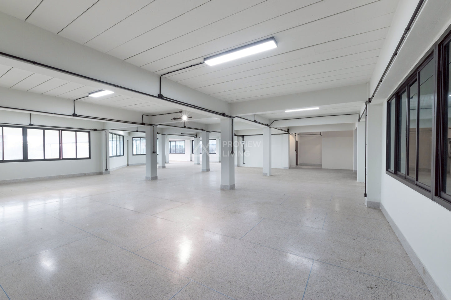 [ขายด่วน] ที่ดินเชิงพาณิชย์ สำหรับโชว์รูม สำนักงาน พร้อมลิฟต์ขนส่งสินค้า พื้นที่ใช้สอยกว่า 3,500 ตร.ม. ใกล้ รพ.สุราษฎร์