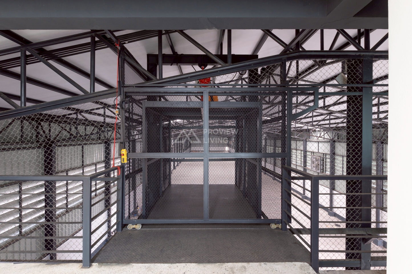 [ขายด่วน] ที่ดินเชิงพาณิชย์ สำหรับโชว์รูม สำนักงาน พร้อมลิฟต์ขนส่งสินค้า พื้นที่ใช้สอยกว่า 3,500 ตร.ม. ใกล้ รพ.สุราษฎร์