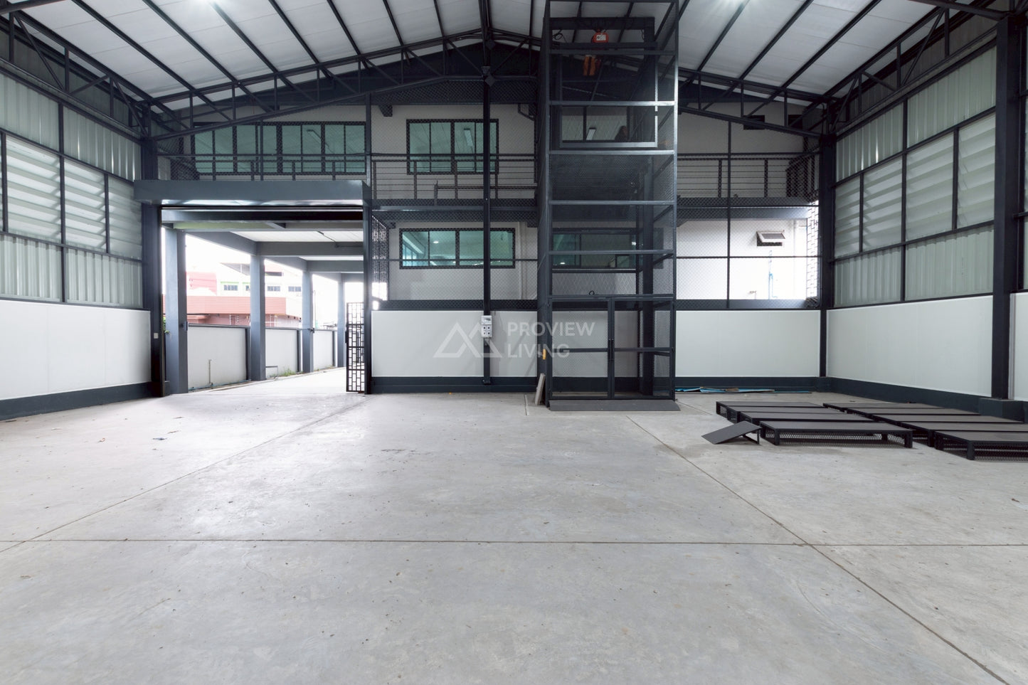 [ขายด่วน] ที่ดินเชิงพาณิชย์ สำหรับโชว์รูม สำนักงาน พร้อมลิฟต์ขนส่งสินค้า พื้นที่ใช้สอยกว่า 3,500 ตร.ม. ใกล้ รพ.สุราษฎร์