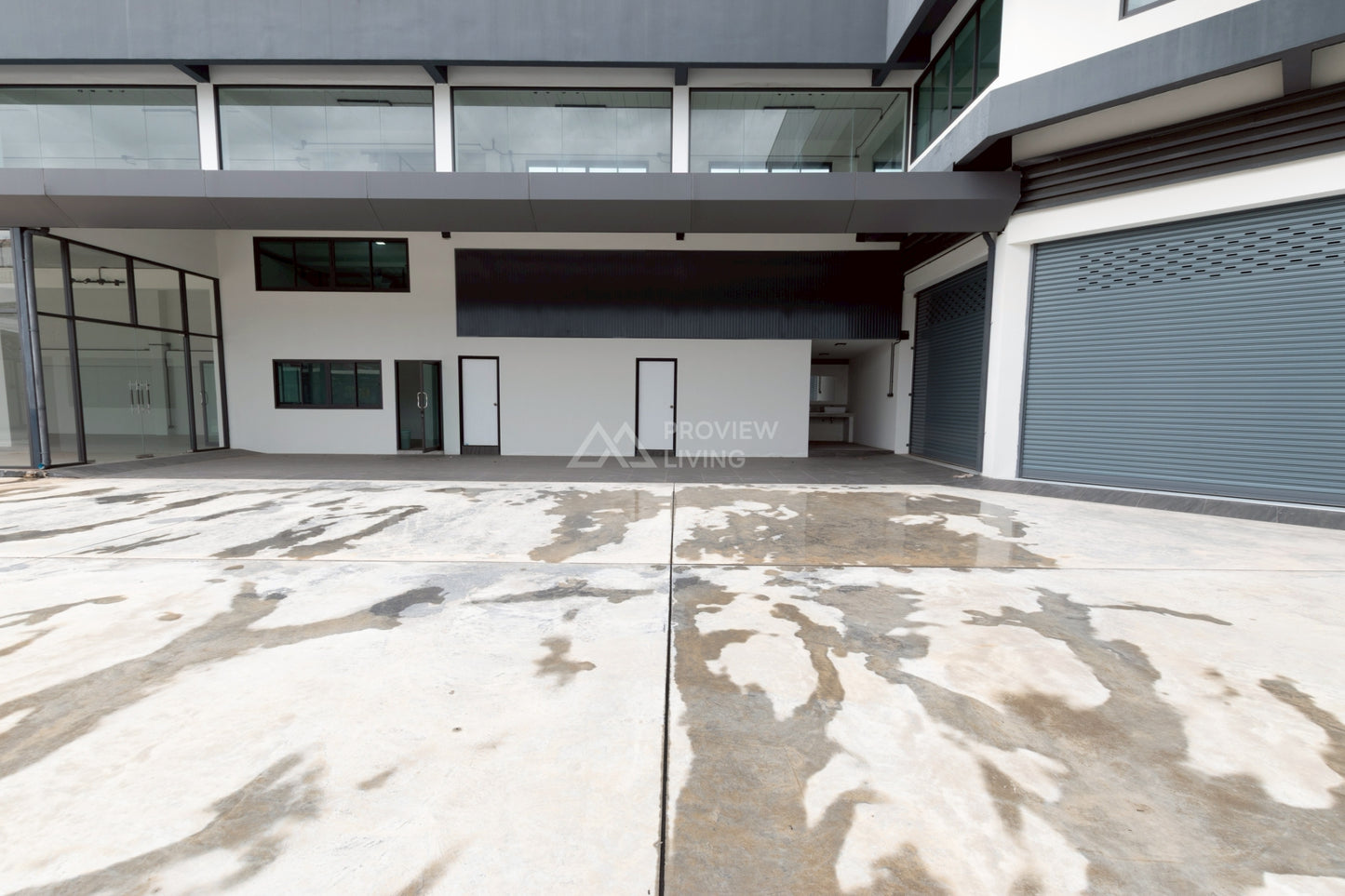 [ขายด่วน] ที่ดินเชิงพาณิชย์ สำหรับโชว์รูม สำนักงาน พร้อมลิฟต์ขนส่งสินค้า พื้นที่ใช้สอยกว่า 3,500 ตร.ม. ใกล้ รพ.สุราษฎร์