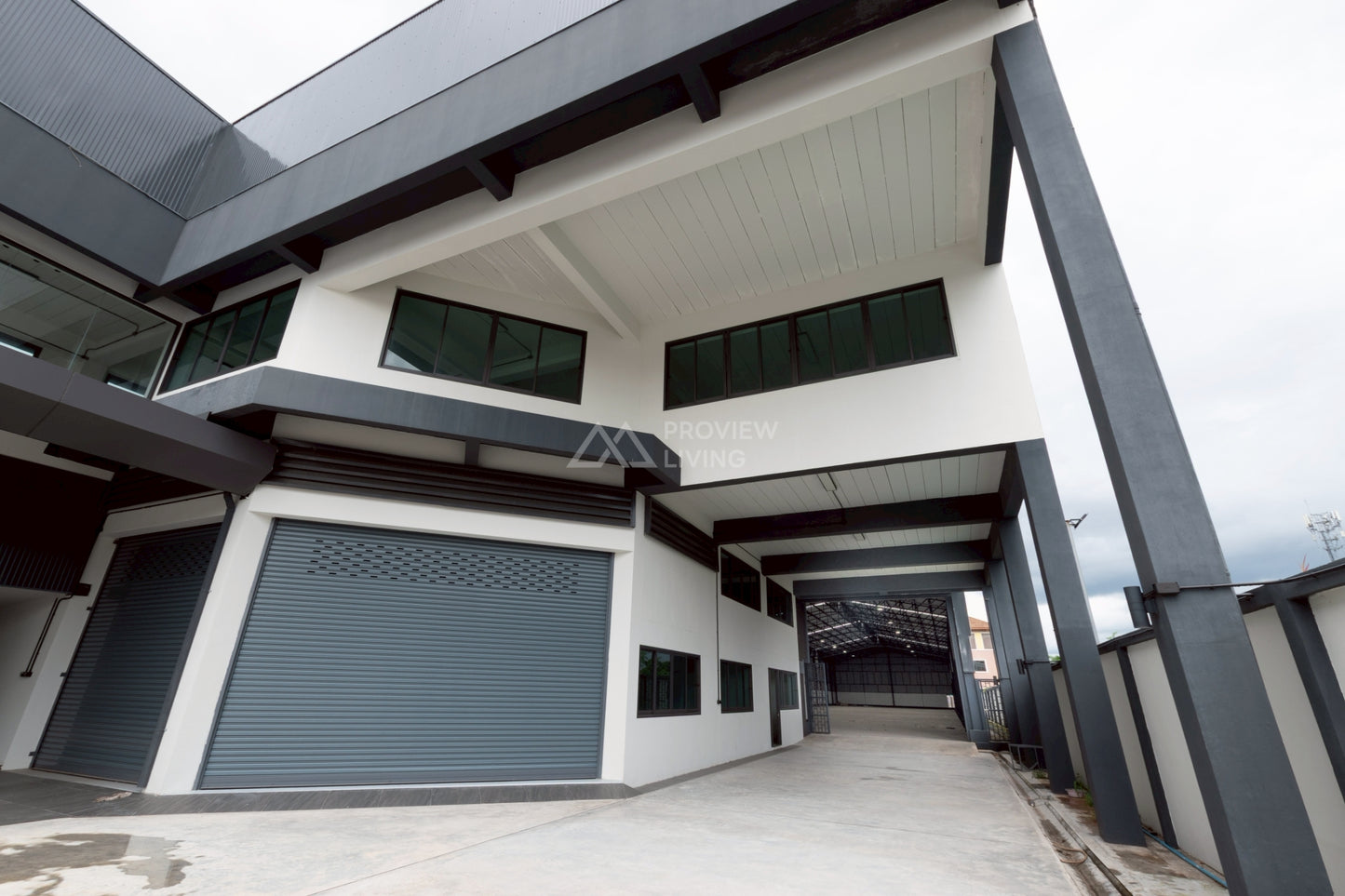 [ขายด่วน] ที่ดินเชิงพาณิชย์ สำหรับโชว์รูม สำนักงาน พร้อมลิฟต์ขนส่งสินค้า พื้นที่ใช้สอยกว่า 3,500 ตร.ม. ใกล้ รพ.สุราษฎร์