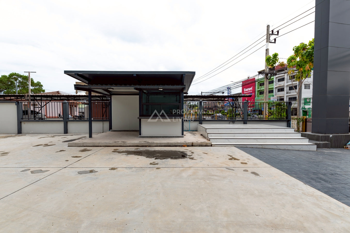 [ขายด่วน] ที่ดินเชิงพาณิชย์ สำหรับโชว์รูม สำนักงาน พร้อมลิฟต์ขนส่งสินค้า พื้นที่ใช้สอยกว่า 3,500 ตร.ม. ใกล้ รพ.สุราษฎร์